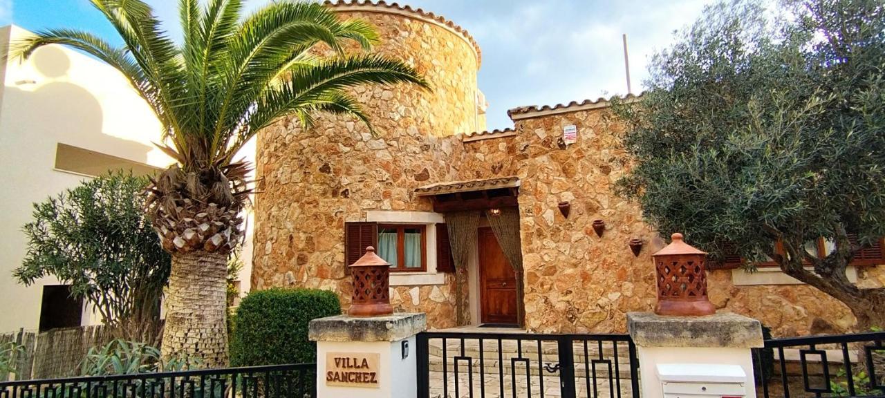 Villa Sanchez In Strandnahe Mit Pool, Jacuzzi, Klima, Wifi, Gas Bbq Santanyí Esterno foto