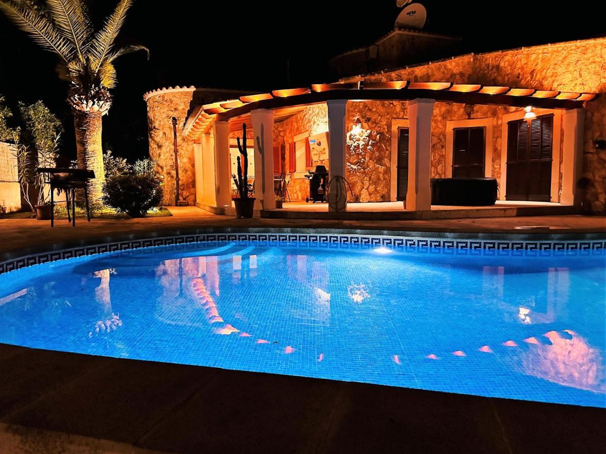 Villa Sanchez In Strandnahe Mit Pool, Jacuzzi, Klima, Wifi, Gas Bbq Santanyí Esterno foto