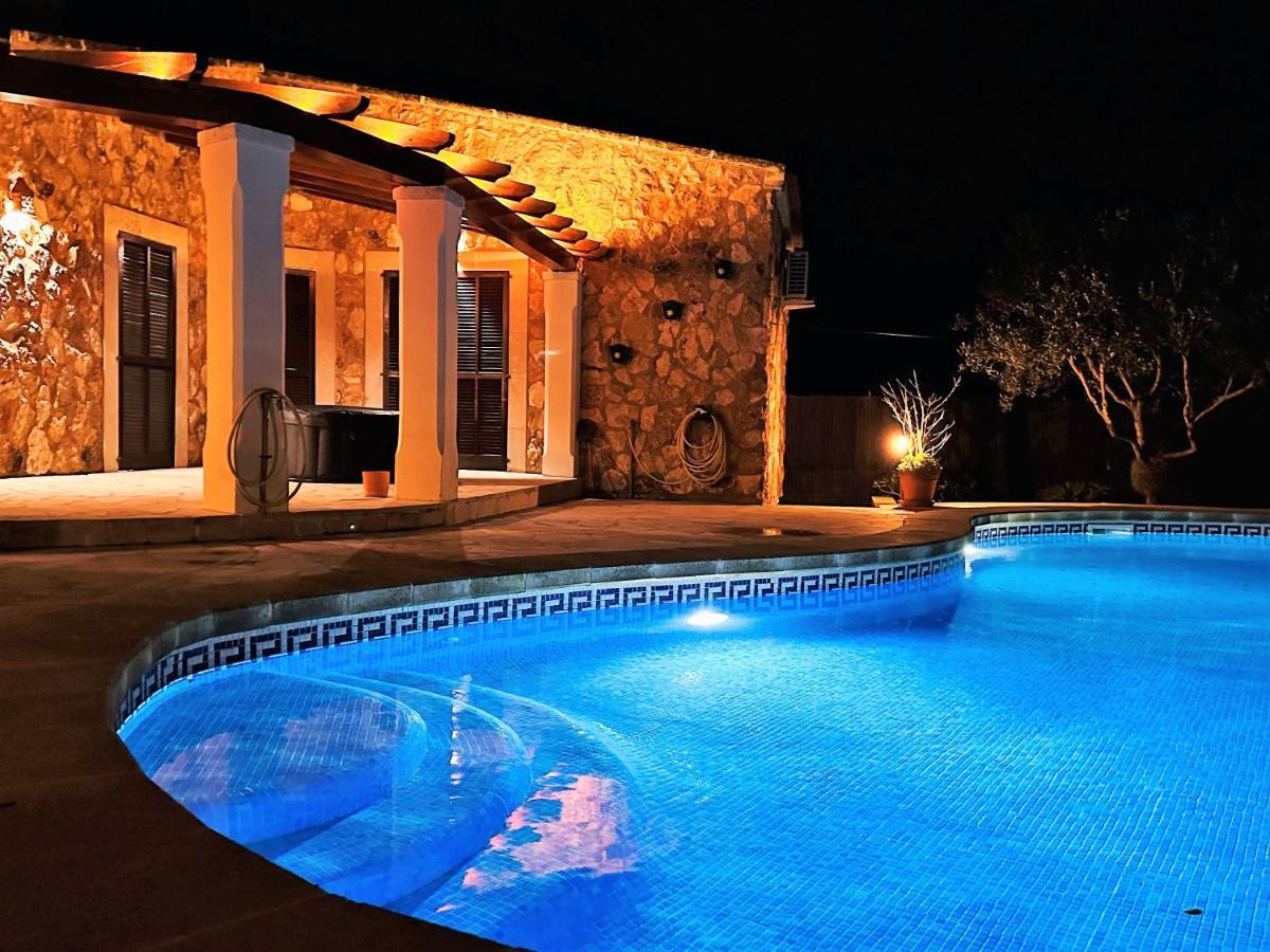 Villa Sanchez In Strandnahe Mit Pool, Jacuzzi, Klima, Wifi, Gas Bbq Santanyí Esterno foto